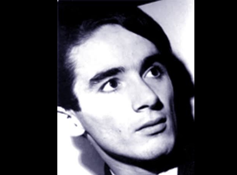 Şiiri durur yüreğinde, yüreğinin tam ortasında...